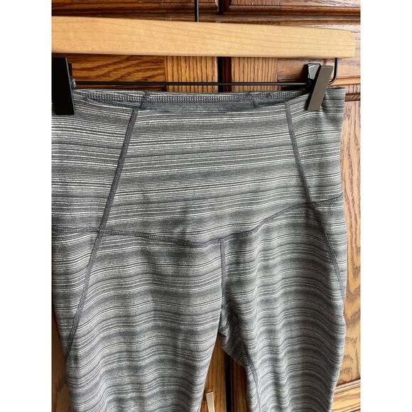 Zella Gray Striped Cropped Leggings - Women's Small - Picture 3 of 6